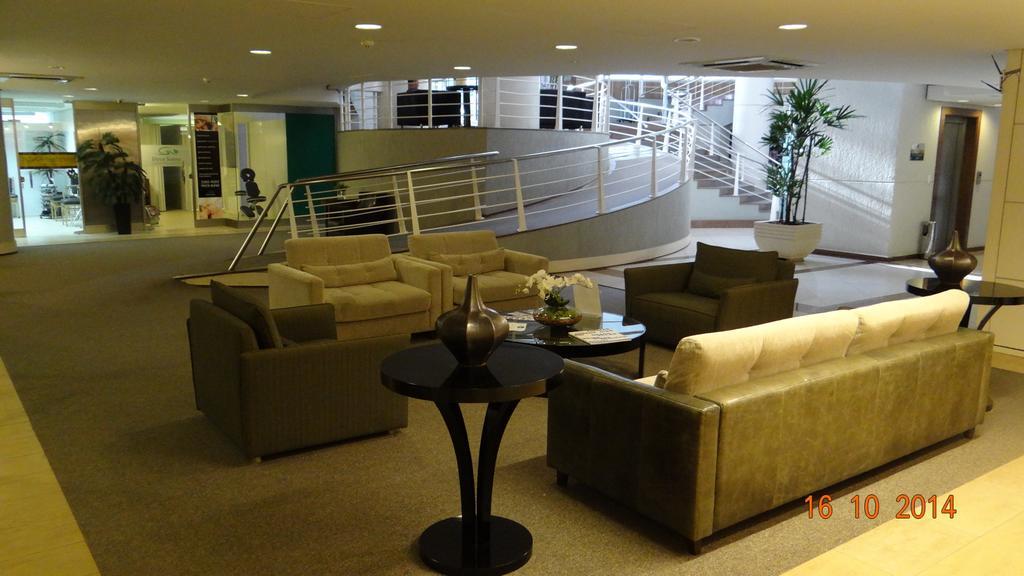 לונדרינה Hotel Boulevard מראה חיצוני תמונה