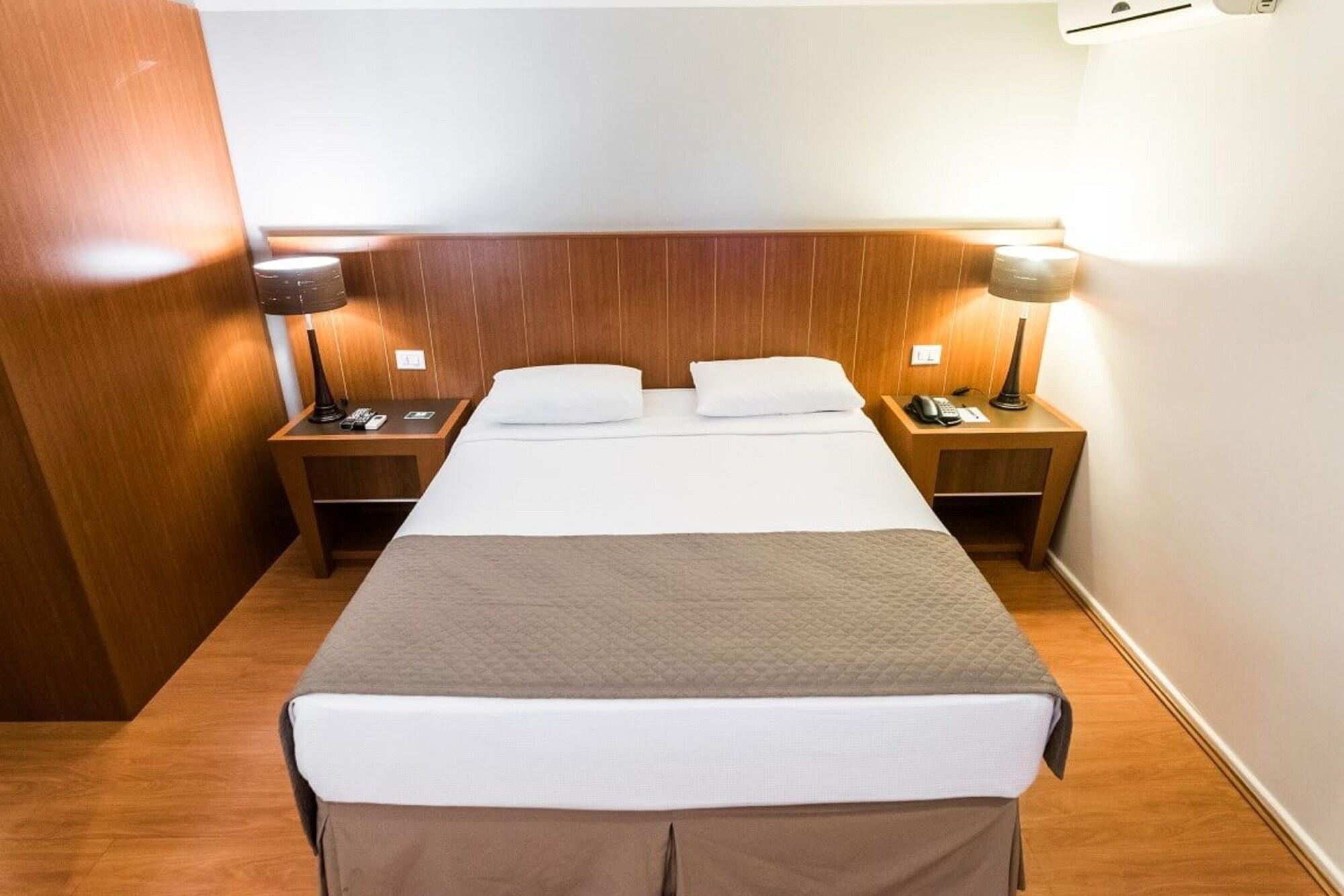 לונדרינה Hotel Boulevard מראה חיצוני תמונה