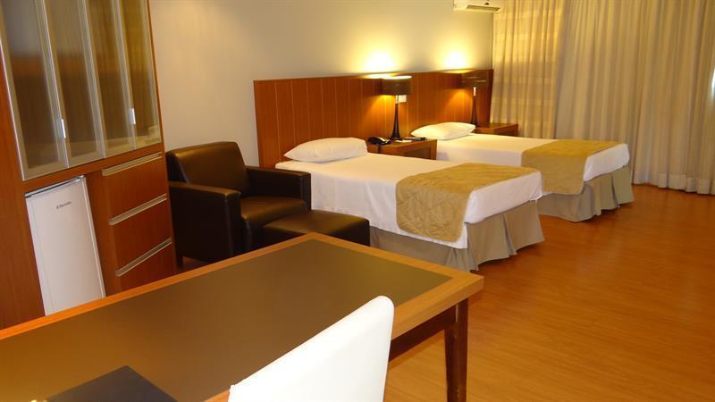 לונדרינה Hotel Boulevard מראה חיצוני תמונה